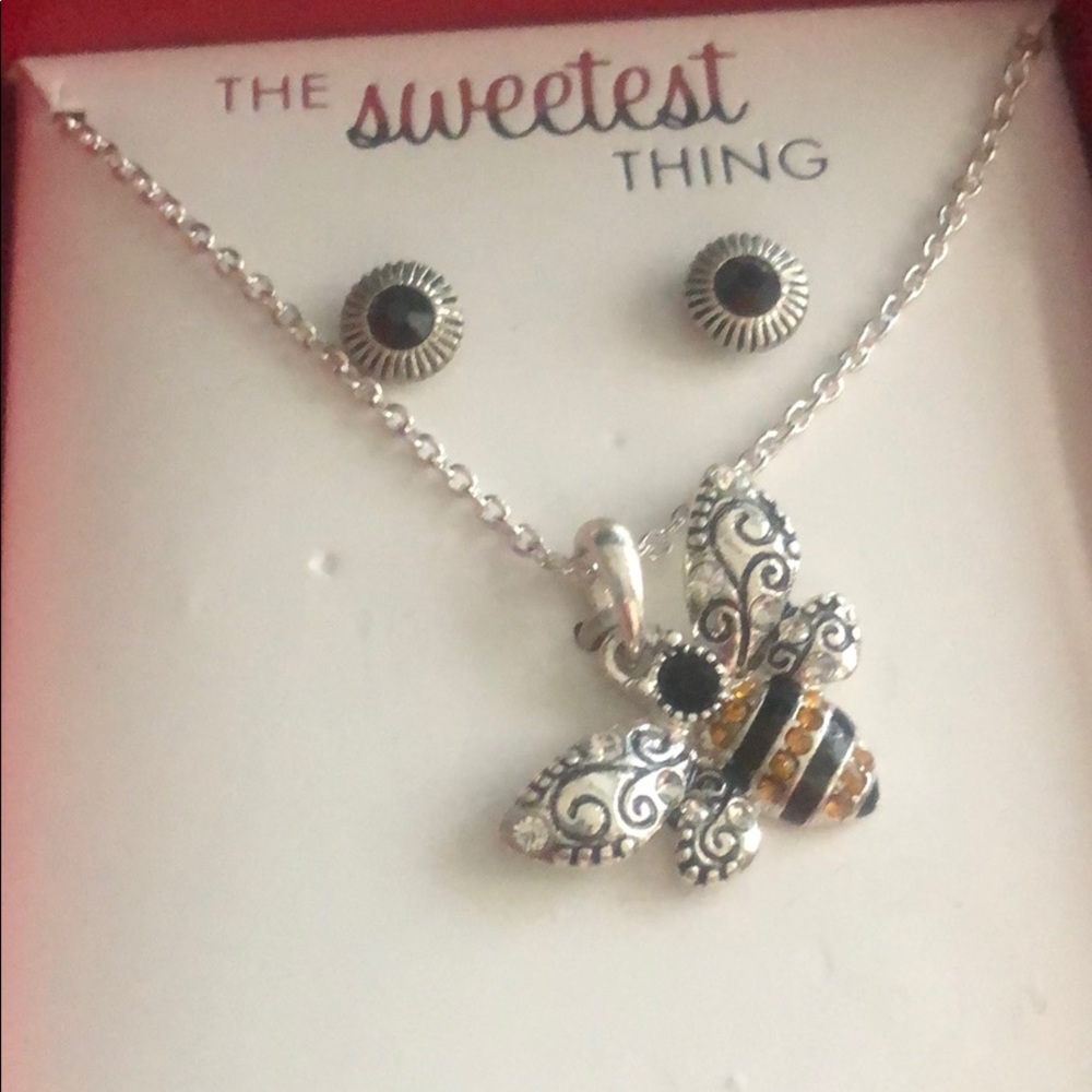 Bee Necklace Set 🐝